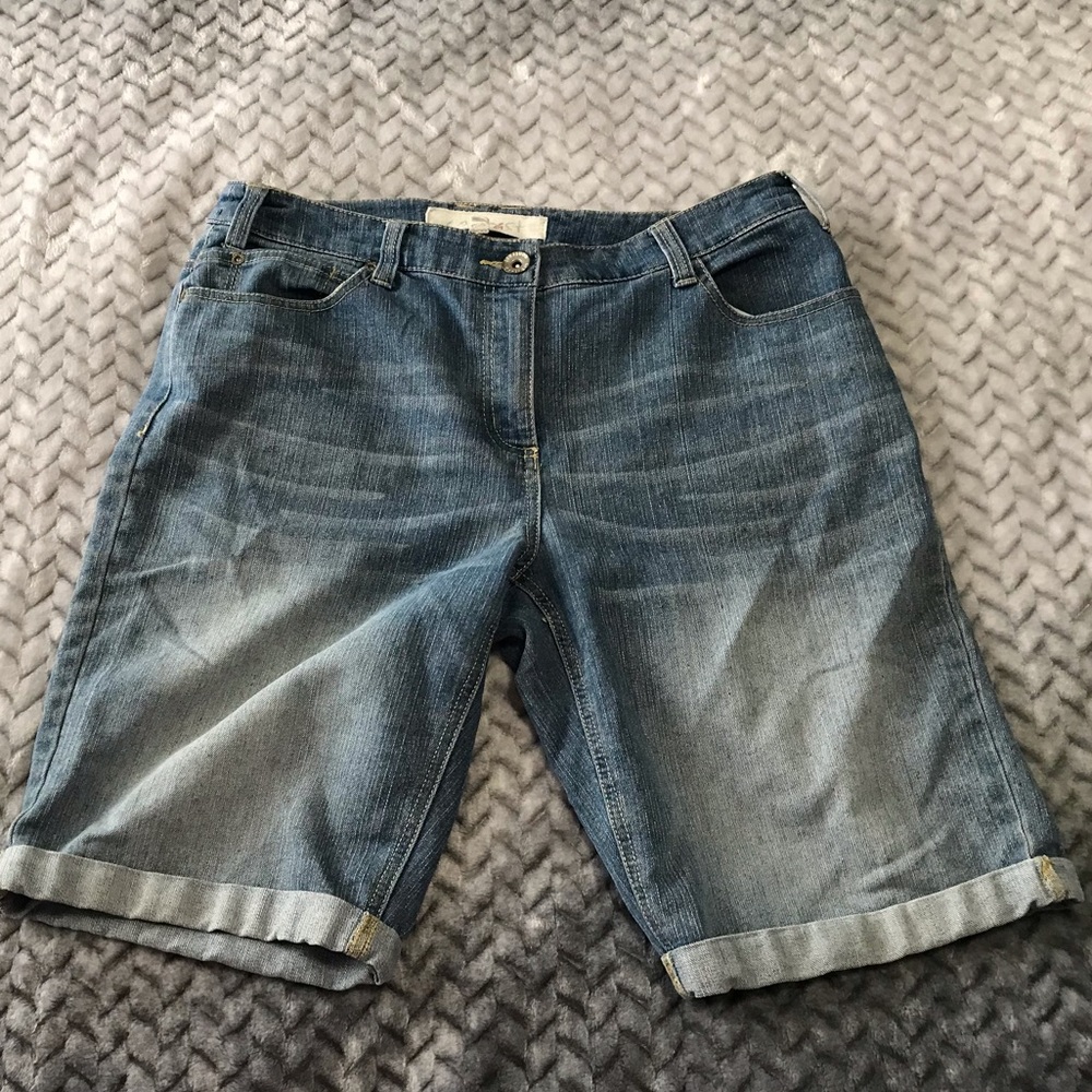 Contrast Denim shorts Size 12